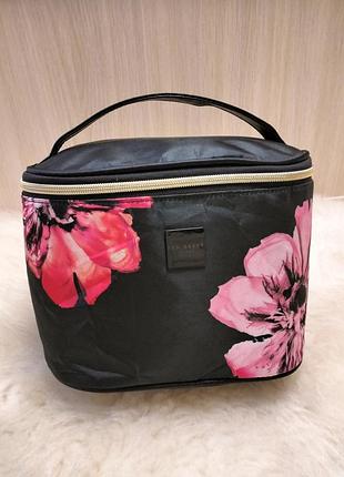 Велика об'ємна косметичка від ted baker. 2