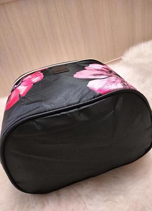 Велика об'ємна косметичка від ted baker. 4