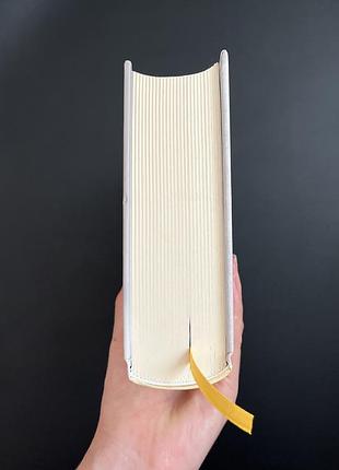 Книга «щиголь» донна тартт 3