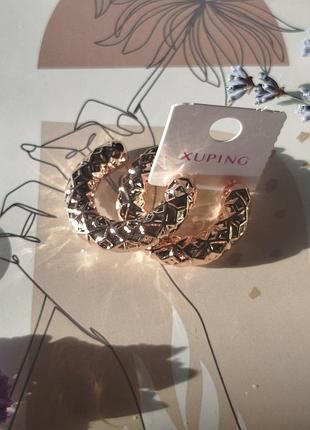 Серьги xuping, медицинская сталь, кольца с фигурной поверхностью.