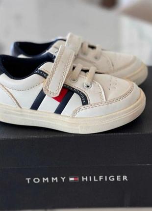 Шкіряні кеди р.25 від tommy hilfiger
