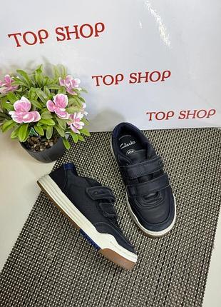 Оригинальные кроссовки кожаные на липучке clarks