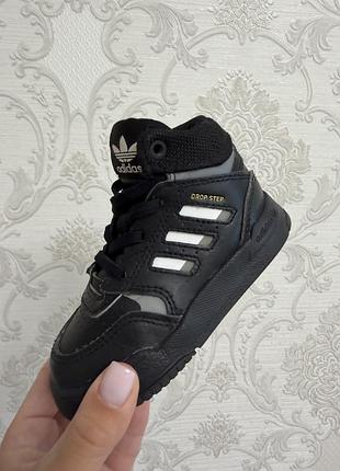Кросівки adidas drop step