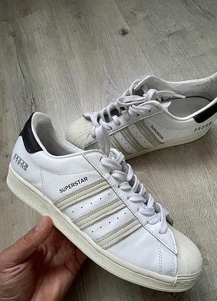Чоловічі кросівки adidas superstar. білі.розмір: eu 43⅓ / uk 9 / 27,5 см, верх натуральна шкіра, підошва з мінімальним зносом,стан хороший!