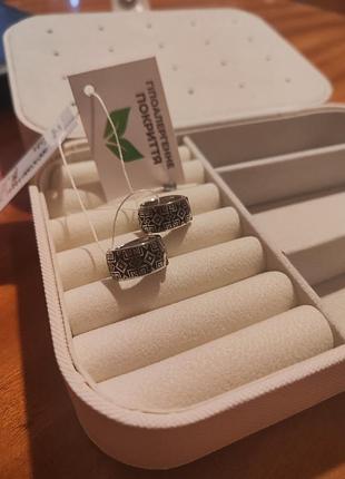 Продам новые серебряные серьги-конго