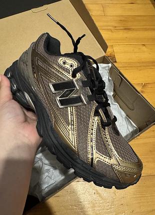 Оригінальні кросівки new balance 1906r