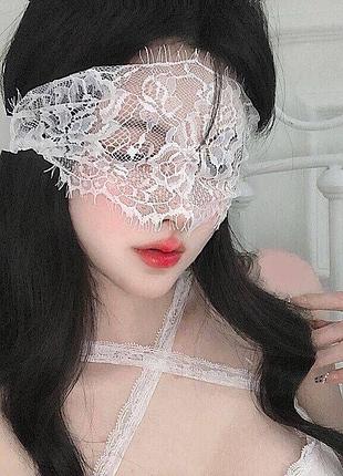 Маска белая ажурная кружевная на шёлковых завязках