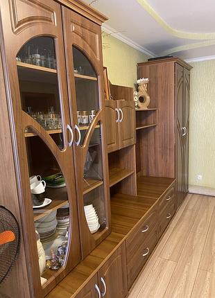 Продам меблі у вітальню ( зал).  4 окремі секції, які можна розставляти у будь- якому порядку  цікавить? пишіть. відповім на всі запитання❤️.