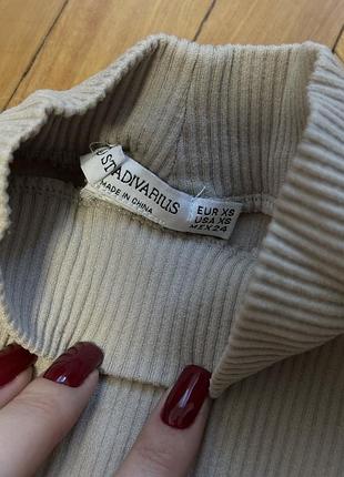 Бежевий топ з горлом stradivarius 2