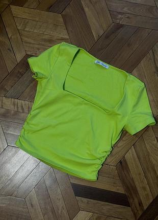 Яскравий зелений топ zara