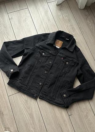 Куртка levi’s жіноча чорна