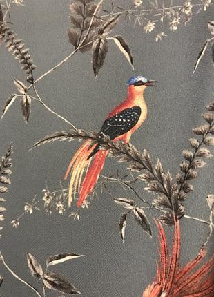 Нереально красивая и стильная брендовая блузка в цветах и птичках.