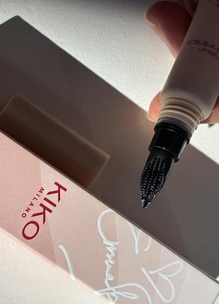 Kiko milano x emma roberts scrub-a-licious lip serum 7 мл