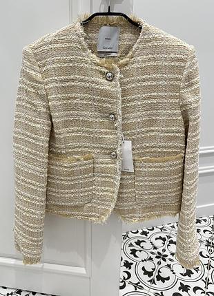 Шикарний твідовий жакет mango, преміум якість, italian fabric, розмір m, дуже стильний, виглядає неймовірно красиво та дорого.