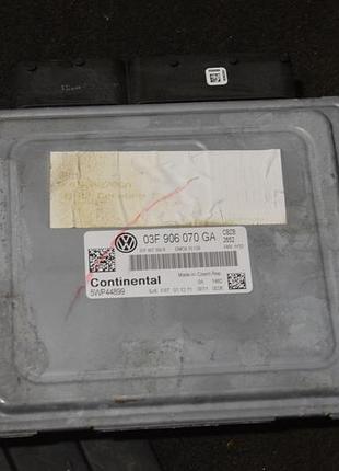 Блок управління двигуном ебу оригінальний volkswagen 03f906070ga