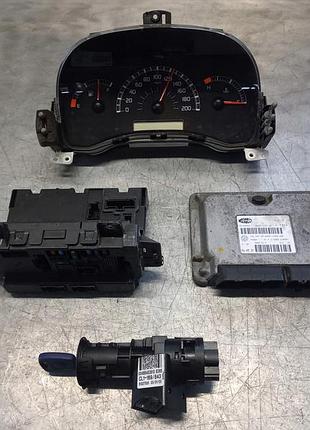 Блок управления двигателем эбу 55196259 46801541 s118578010c 61027500 fiat panda ii 1.1b
