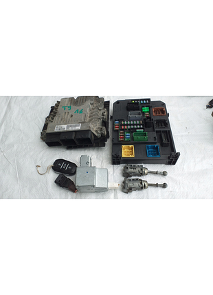 Блок управління двигуном ебу peugeot 308 t9 1.6 ehdi keyless key 9804127280