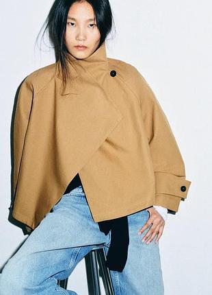 Короткий тренч с высоким воротником zw collection
