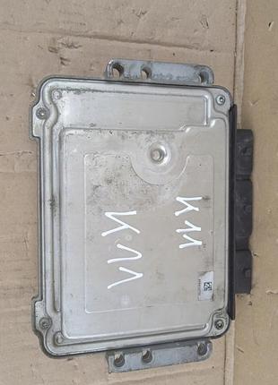 Блок управління двигуном ебу opel vivaro та 0281011529