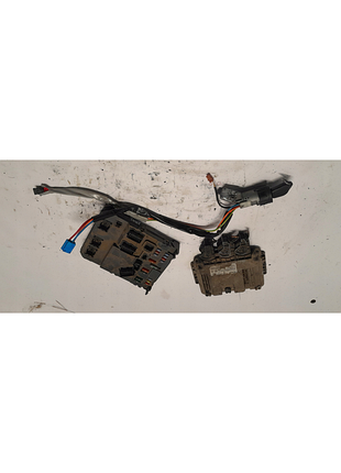 Блок управління двигуном ебу peugeot 9663943980