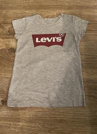 Гарна футболка на дівчинку 8 років, з надписом levi’s.