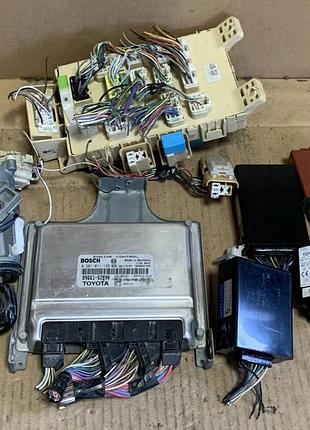 Блок управления двигателем эбу toyota yaris i 1 02-06 lift 1.0b immo starter kit driver 89661-0d211