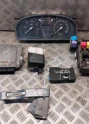 Блок управління двигуном ебу renault laguna ii 1.9 dci 8200153946 8200190276 8200020613a