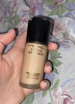 Тональна основа mac studio radiance serum powered foundation fond de teint nc12