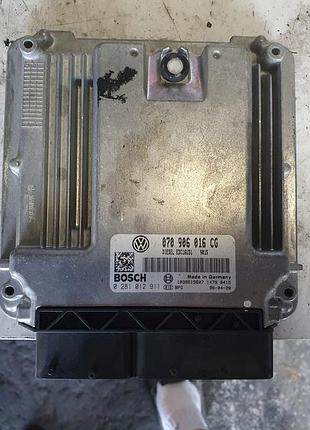 Блок управління двигуном ебу volkswagen t5 2.5 070906016cg 0281012911 додати