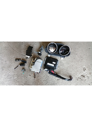 Блок управління двигуном ебу citd mazda r2ak18881l