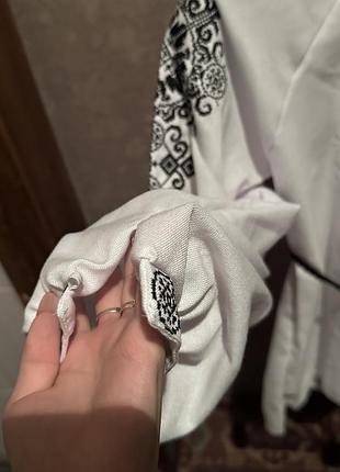 Жіноча вишиванка з льону 4