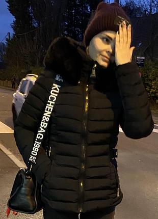 Куртка зимова з дуже гарним капюшоном