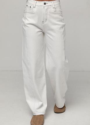 Эластичные белые джинсы wide leg с декоративными швами
