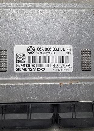 Блок управління двигуном ебу siemens 06a906033dc 5wp4044702