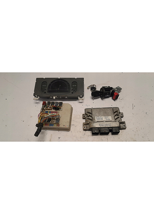 Блок управління двигуном ебу оригінальний бортовий renault 8200414422