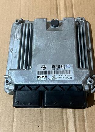 Блок управління двигуном ебу volkswagen t5 2.5tdi 070906016 0281010732