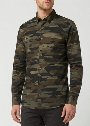 Стильная мужская рубашка hugo boss (slim fit) в геометрический камуфляж, размер m.