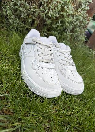 Оригінальні дитячі шкіряні кросівки nike air force 1 lv8 білі fn0237-111 р31.5/19.5см
