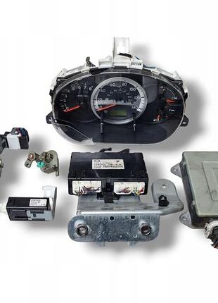 Блок управления двигателем эбу mazda 5 cr 2006 l82318881b