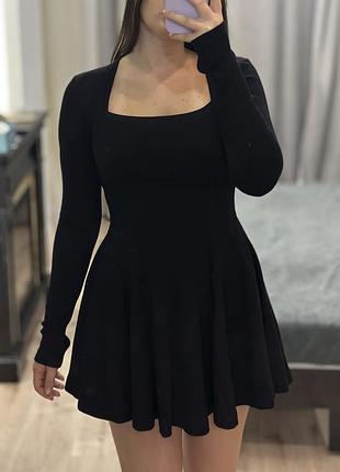 Чорна сукня