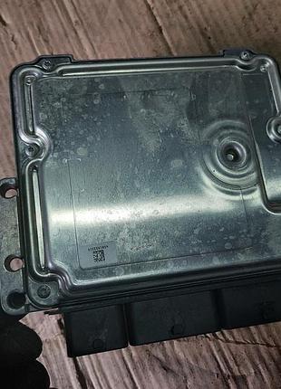 Блок управління двигуном ебу renault 0281035806 3