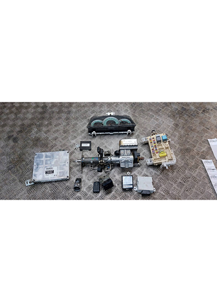 Блок управления двигателем эбу corolla verso ii 89661-0f010 mb175800-6463