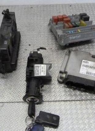 Блок управління двигуном ебу immo 51793116 замок запалювання fiat panda