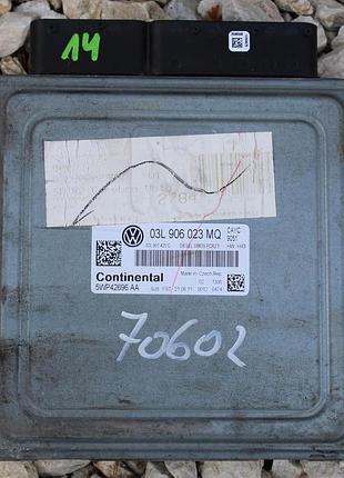 Блок управління двигуном ебу volkswagen 03l906023mq 5wp42696aa