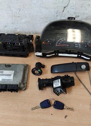 Блок управления двигателем эбу fiat panda ii 2 05r 1.1 8v годинник запалювання 55196260 51773067