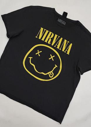 Темно-серая футболка смайл мерч nirvana