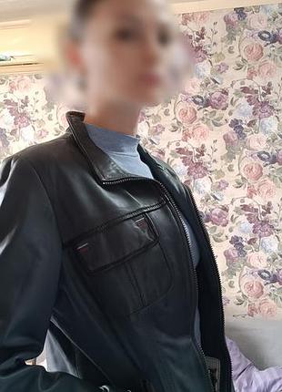 Брендоваинатуральна шкіряна куртка з накладними кишенями 
куртка жіноча з натуральної шкіри