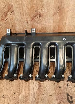 Впускний колектор bmw 7790701 7790700