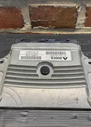 Блок управління двигуном ебу renault clio 8201104877 8200461733