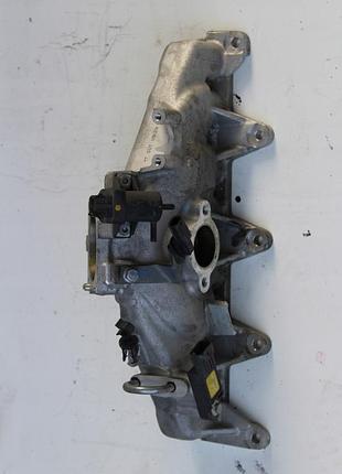 Впускний колектор 140032042r renault 2.3dci
